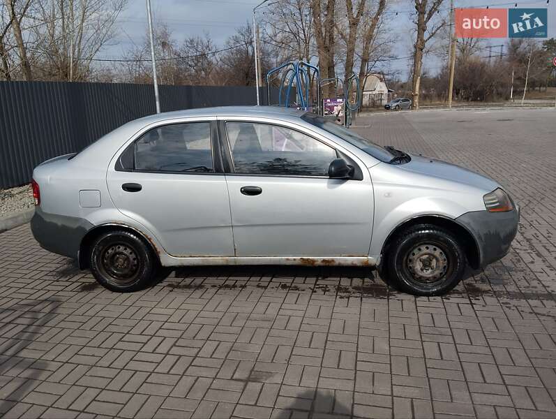 Седан Chevrolet Aveo 2005 в Днепре
