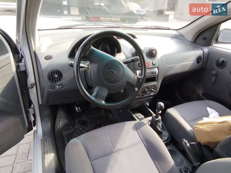 Седан Chevrolet Aveo 2005 в Днепре