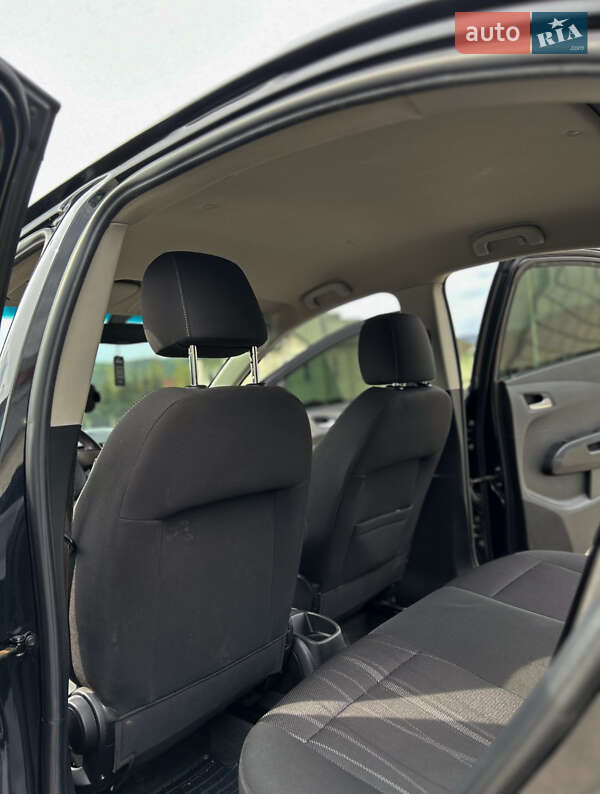 Седан Chevrolet Aveo 2012 в Хусті