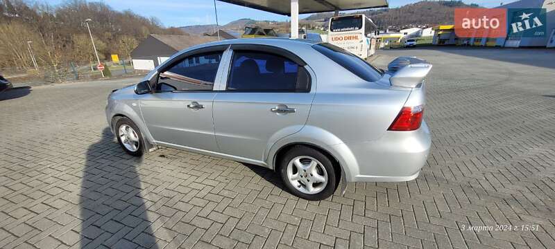 Седан Chevrolet Aveo 2011 в Львове