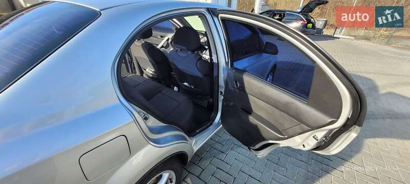 Седан Chevrolet Aveo 2011 в Львове