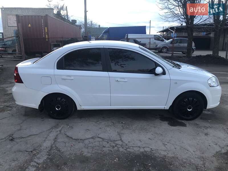 Седан Chevrolet Aveo 2008 в Києві