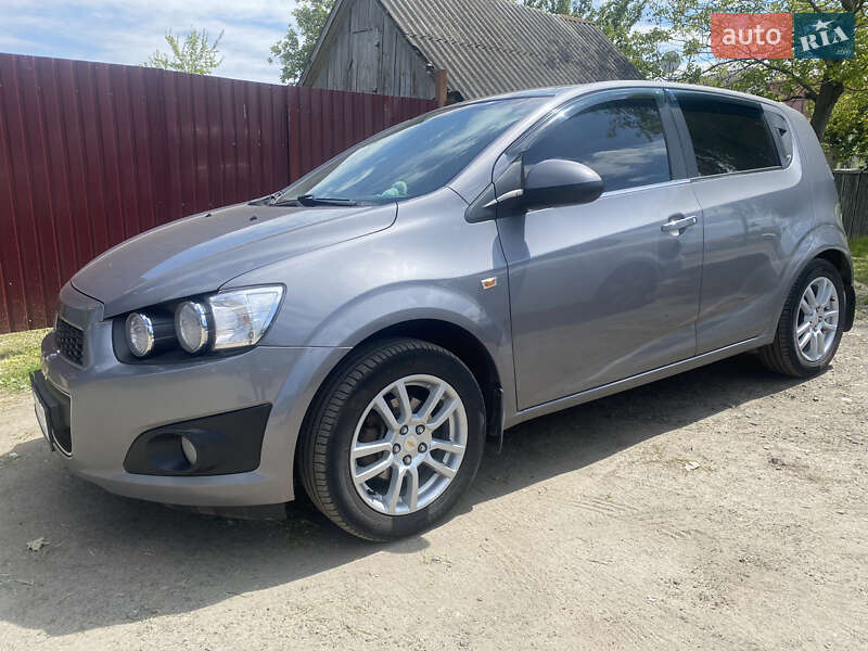 Хэтчбек Chevrolet Aveo 2012 в Лысянке