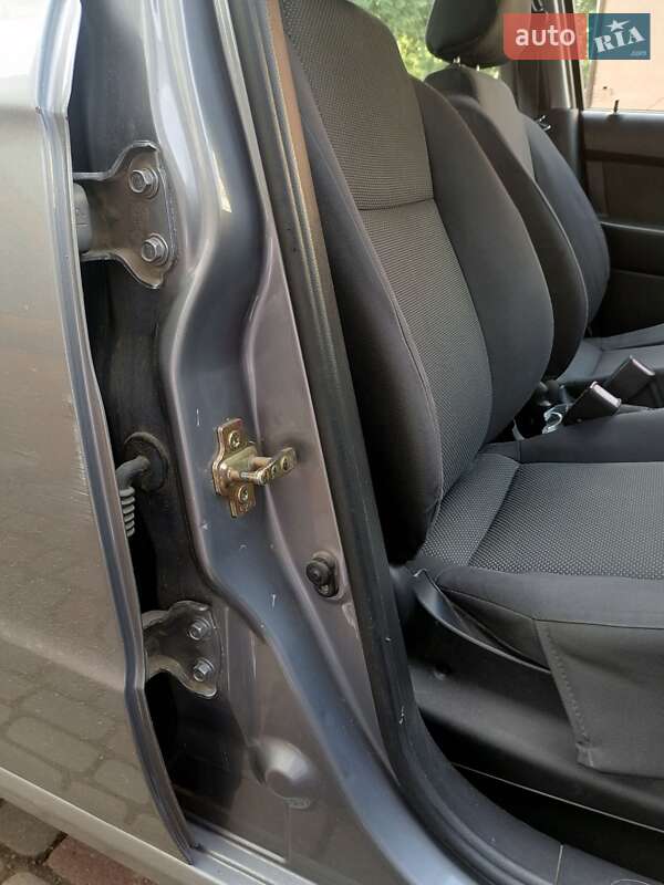 Седан Chevrolet Aveo 2006 в Луцке