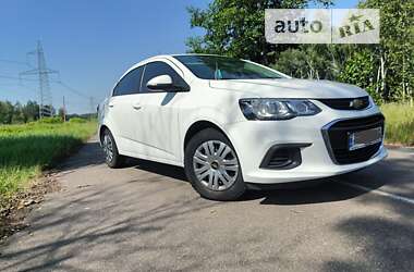 Седан Chevrolet Aveo 2018 в Києві