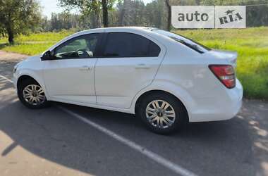 Седан Chevrolet Aveo 2018 в Києві