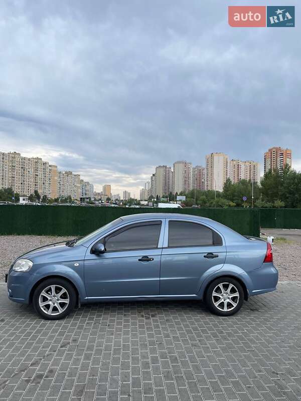 Седан Chevrolet Aveo 2006 в Киеве