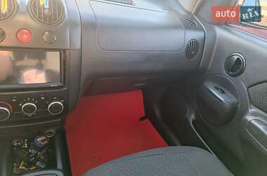 Хэтчбек Chevrolet Aveo 2006 в 