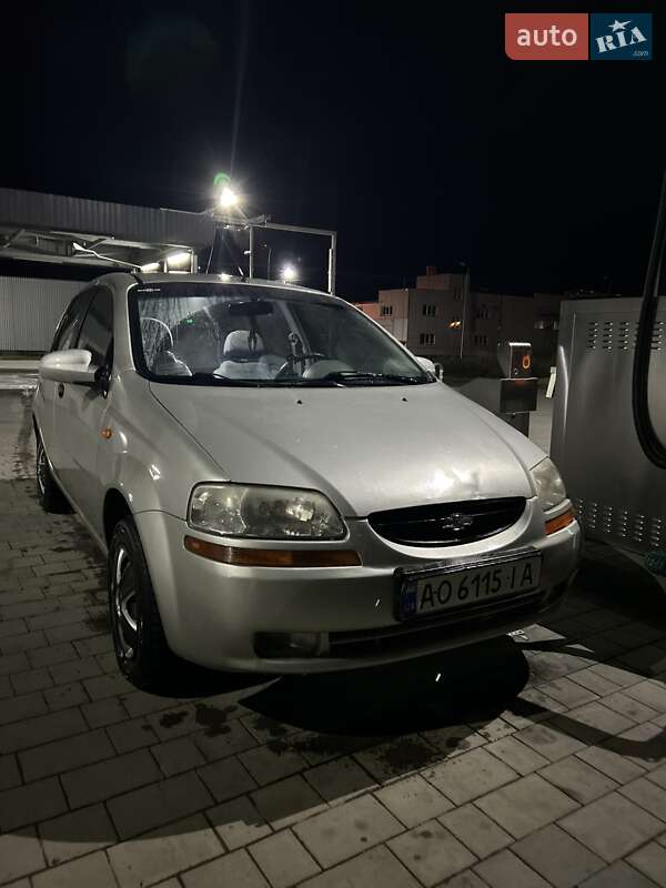 Хэтчбек Chevrolet Aveo 2005 в Виноградове