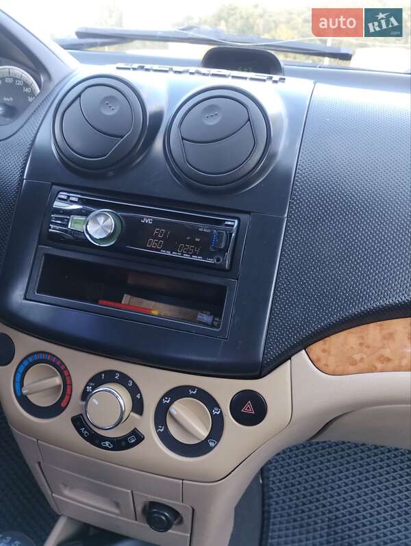 Седан Chevrolet Aveo 2008 в Умани