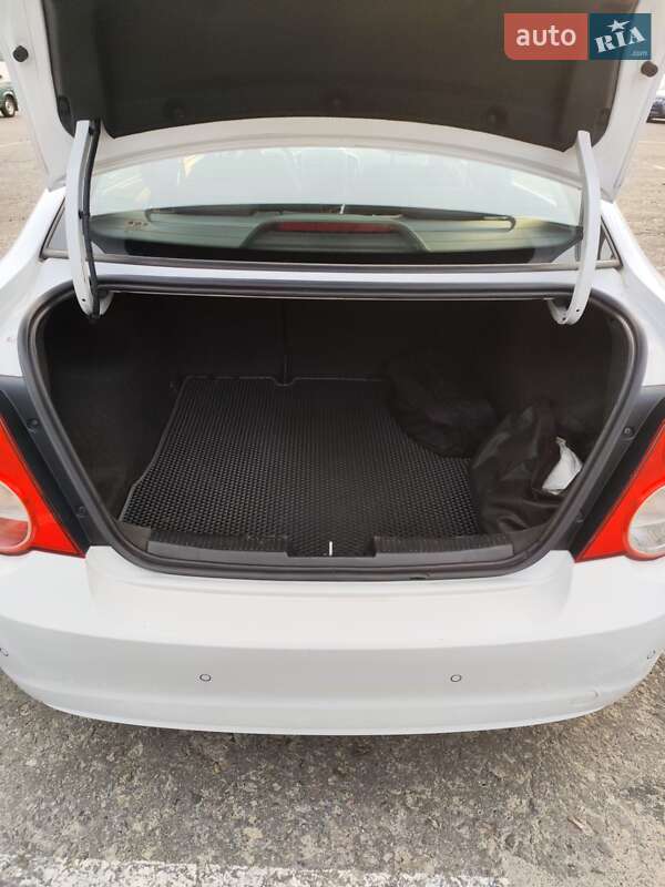 Седан Chevrolet Aveo 2013 в Киеве