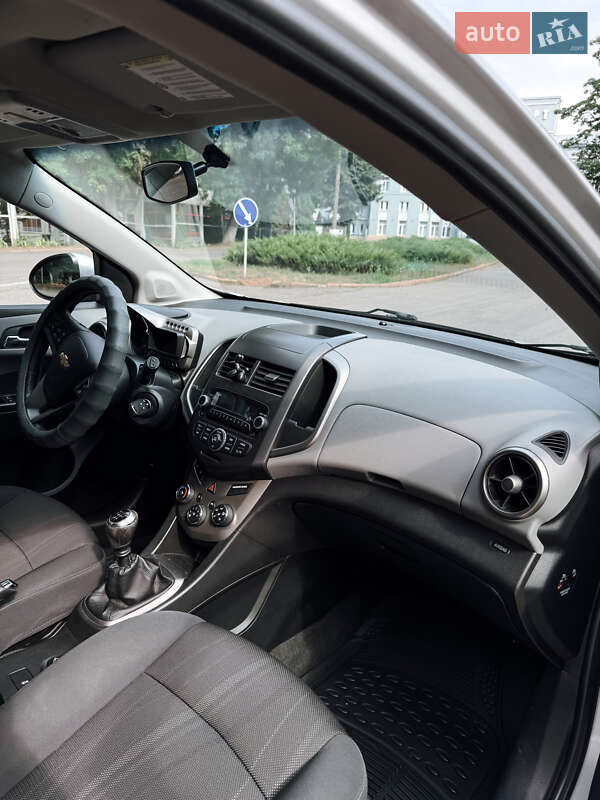 Хэтчбек Chevrolet Aveo 2011 в Черновцах