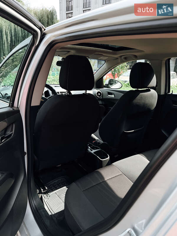 Хэтчбек Chevrolet Aveo 2011 в Черновцах