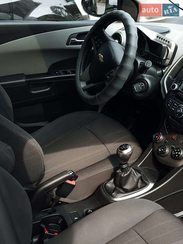 Хэтчбек Chevrolet Aveo 2011 в Черновцах