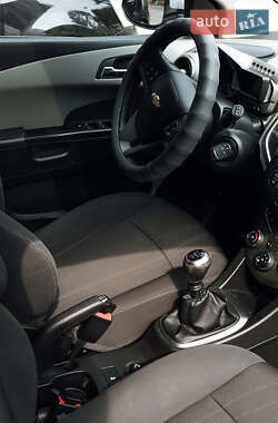 Хэтчбек Chevrolet Aveo 2011 в 