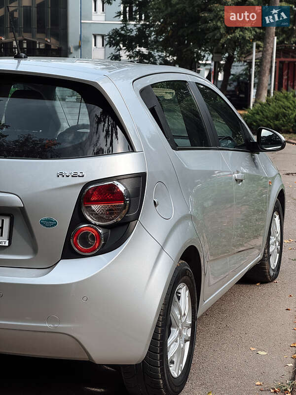 Хэтчбек Chevrolet Aveo 2011 в Черновцах