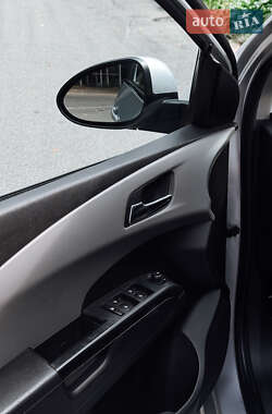 Хэтчбек Chevrolet Aveo 2011 в 