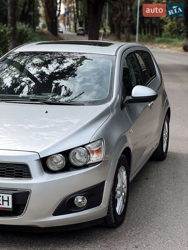 Хэтчбек Chevrolet Aveo 2011 в Черновцах