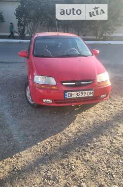 Хэтчбек Chevrolet Aveo 2005 в Дачном