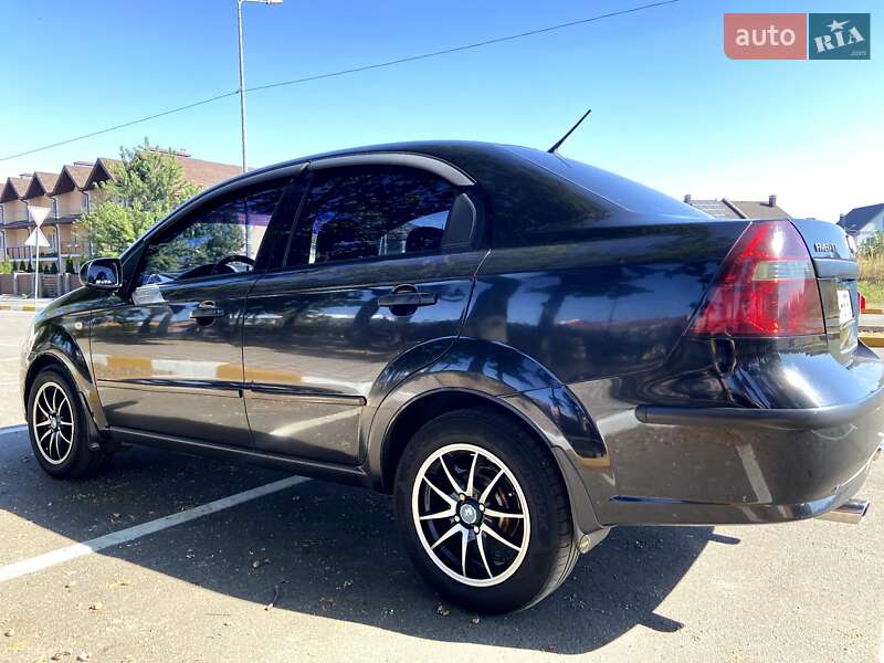 Седан Chevrolet Aveo 2006 в Киеве
