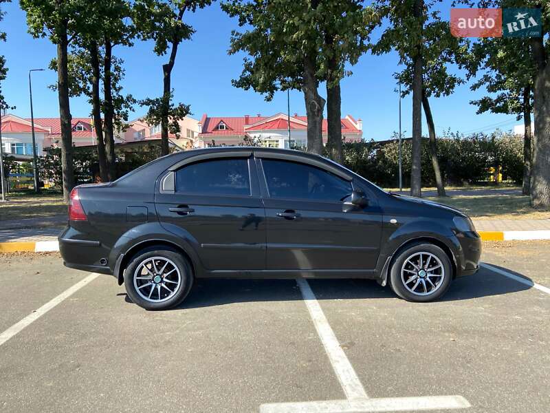 Седан Chevrolet Aveo 2006 в Киеве