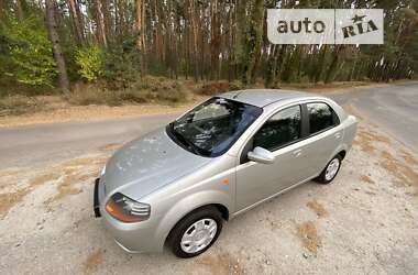 Седан Chevrolet Aveo 2004 в Києві