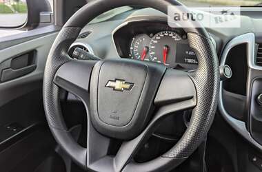 Седан Chevrolet Aveo 2017 в Хмельницком