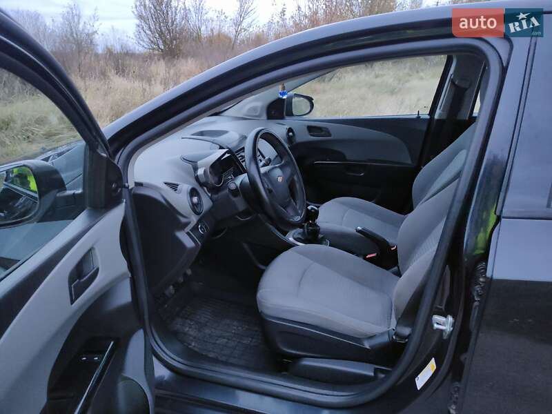 Седан Chevrolet Aveo 2012 в Чернигове