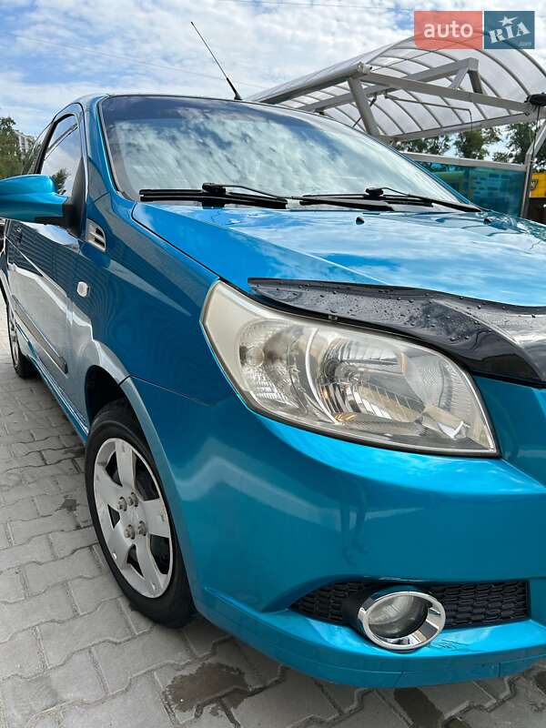 Хэтчбек Chevrolet Aveo 2008 в 