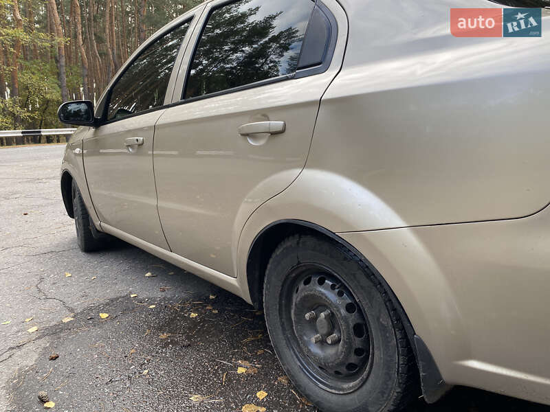 Седан Chevrolet Aveo 2007 в Краснограді