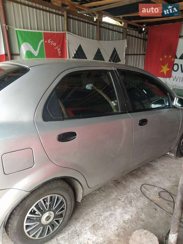 Седан Chevrolet Aveo 2004 в Оболони