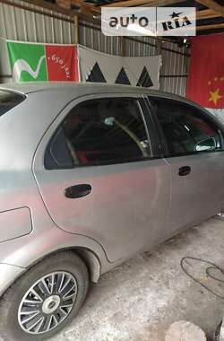 Седан Chevrolet Aveo 2004 в Оболони