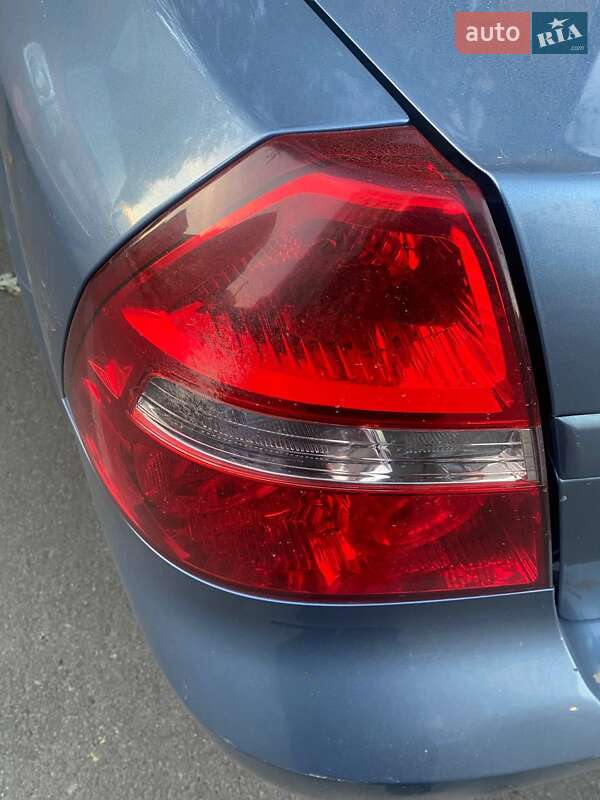 Седан Chevrolet Aveo 2006 в Києві