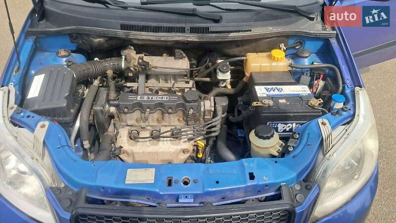 Хэтчбек Chevrolet Aveo 2008 в Киеве