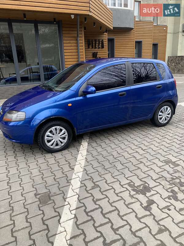 Хэтчбек Chevrolet Aveo 2005 в 