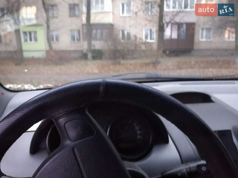 Седан Chevrolet Aveo 2005 в Прилуках