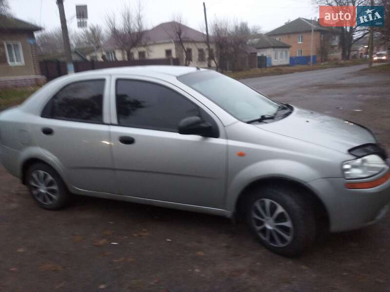 Седан Chevrolet Aveo 2005 в Прилуках