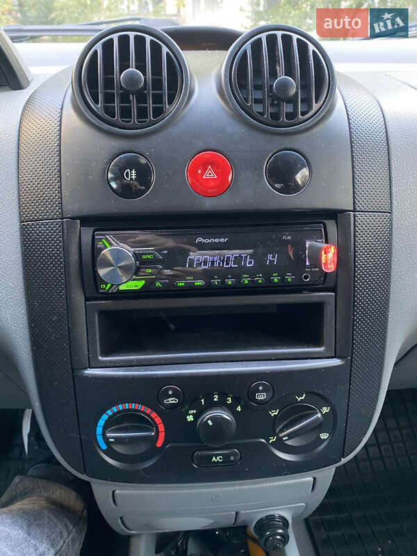 Седан Chevrolet Aveo 2005 в Киеве