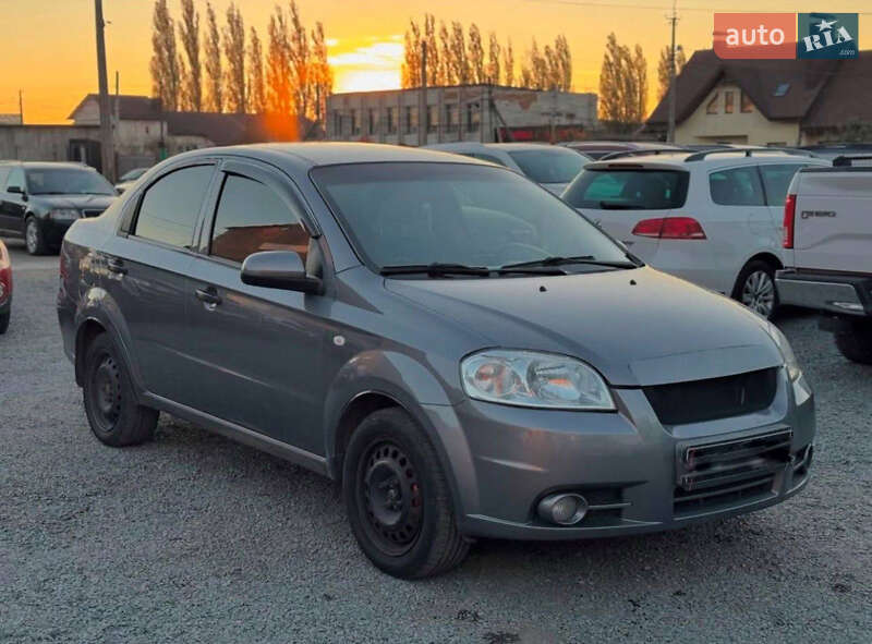 Седан Chevrolet Aveo 2011 в Ровно