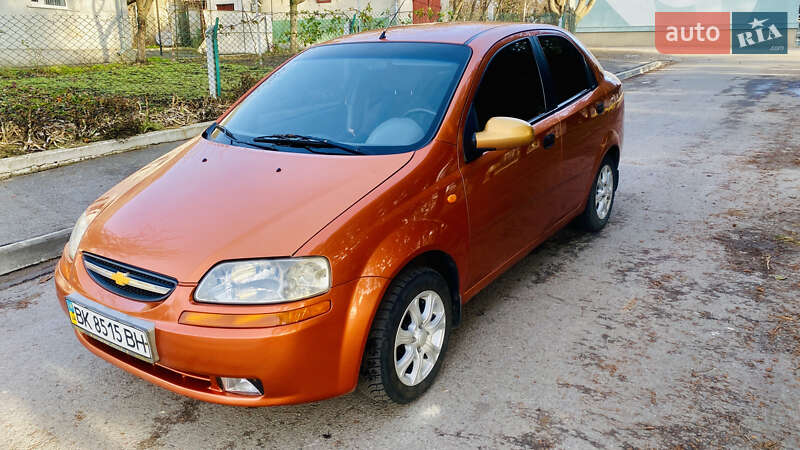 Седан Chevrolet Aveo 2005 в Ровно