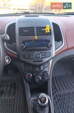 Хетчбек Chevrolet Aveo 2011 в Сарнах