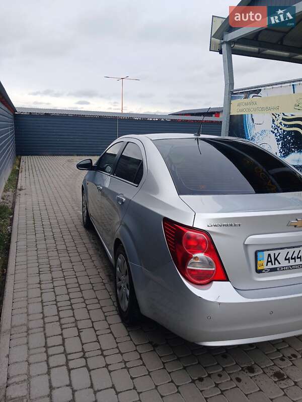Седан Chevrolet Aveo 2013 в Ирпене