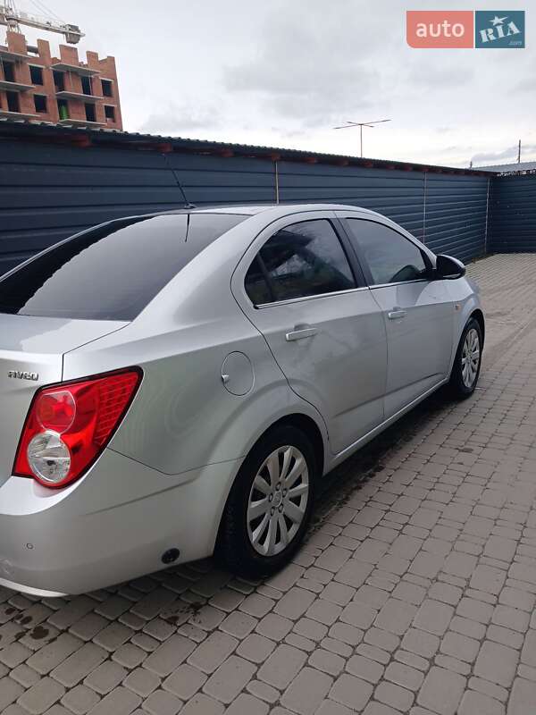 Седан Chevrolet Aveo 2013 в Ирпене