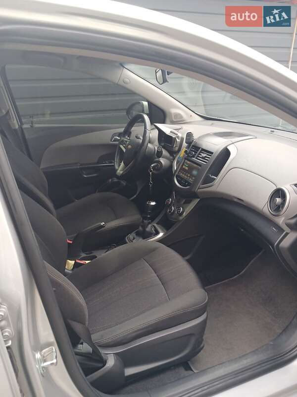 Седан Chevrolet Aveo 2013 в Ирпене