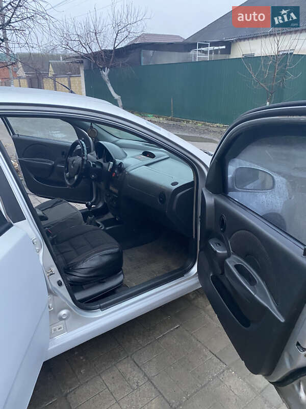Седан Chevrolet Aveo 2005 в Днепре