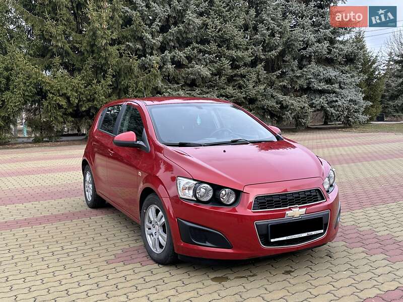 Хэтчбек Chevrolet Aveo 2011 в 