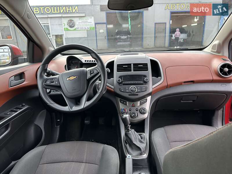 Хэтчбек Chevrolet Aveo 2011 в Корсуне-Шевченковском