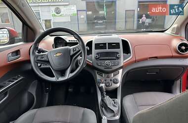 Хэтчбек Chevrolet Aveo 2011 в 