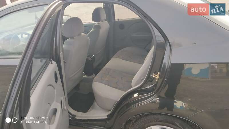 Седан Chevrolet Aveo 2005 в Ровно