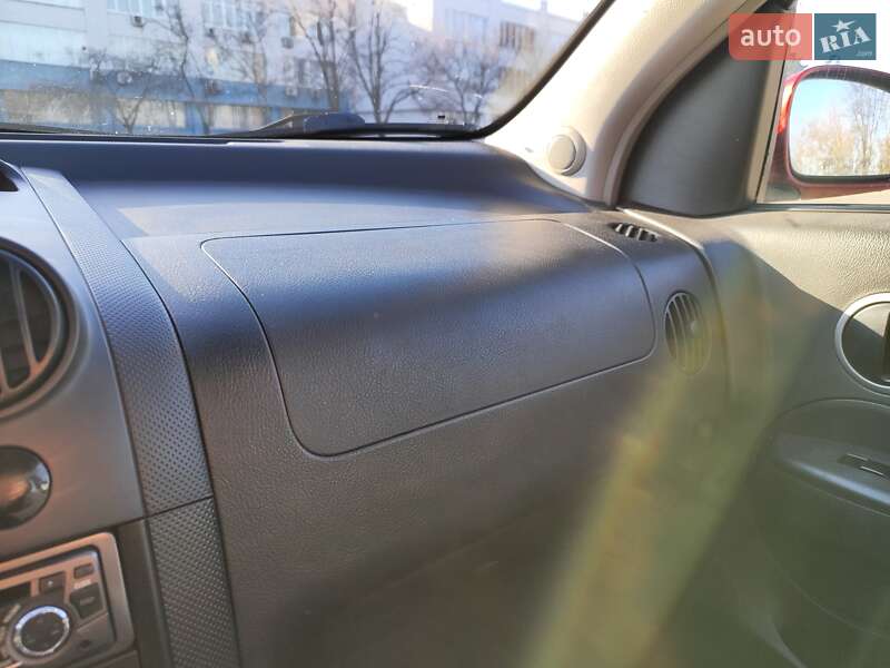 Хетчбек Chevrolet Aveo 2006 в Дніпрі